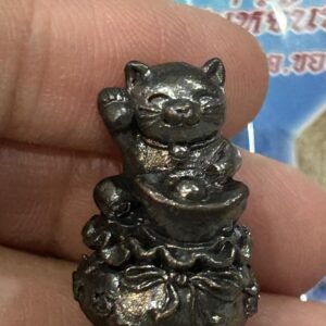 หลวงพ่อเสน่ห์จันทร์ วัดบ้านหนองโจด แมวกวักทรัพย์ (KU38)