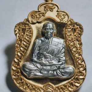 หลวงพ่อพัฒน์ วัดห้วยด้วน เลื่อนฐานะเฮงตลอด ยกหน้ากาก AC8271