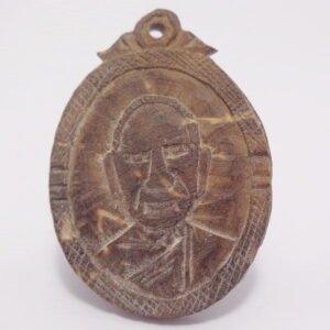 กะลาตาเดียวแกะ รุ่น ทรัพย์เศรษฐี พิมพ์รูปไข่ หลวงปู่จื่อ (KN1703263)