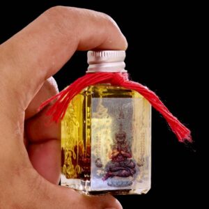 หลวงตาออ จารูวัณโณ น้ำมัน แม่พันธุรัตน์ รุ่น บันดาลโชค ๒๕๖๙