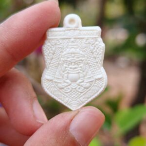 หลวงปู่พิมพา วัดกลางเม็กดำ พระราหูอมจันทร์ รุ่น รวยมหาศาล