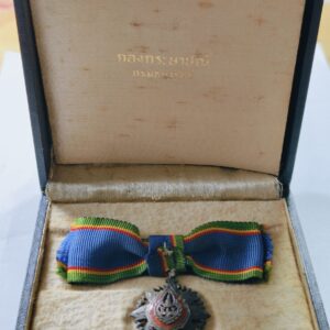เหรียญเครื่องราช พระปรมาภิไธยย่อ จปร เนื้อเงินลงยา พร้อมแถบเข็มกลัด AC8211