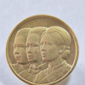 เหรียญ 3 พระราชินี ที่ระลึกสภากาชาดไทย ครบรอบ 72 ปี AC9373