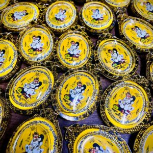 หลวงพ่อเมียน ล็อกเก็ตพ่องั่งร้อยชู้ เลี่ยมน้ำมันว่าน KPLA296262
